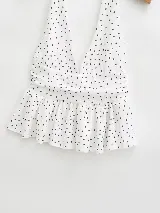 Top blanco con escote halter, espalda descubierta y volado en el ruedo.