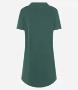 Vestido corto marrón oscuro, estilo camiseta, con escote redondo, mangas cortas y bolsillos laterales. El bajo es redondeado.