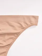 Colaless blanca de tejido liso, sin costuras (seamless), con corte bajo y tiro bajo.