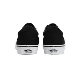 Championes Vans modelo Wm Ward, color negro con la clásica franja lateral Sidestripe en blanco, cordones blancos y suela de goma vulcanizada con la característica banda de refuerzo.