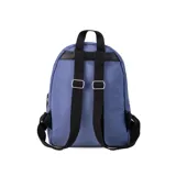 Mochila negra de tela capitoneada con bolsillo frontal amplio y asas ajustables. Incluye compartimento especial para iPad.