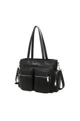 Cartera tipo shopper de cuero sintético negro con textura granulada, marca Trendy. Cuenta con dos bolsillos frontales externos con cierre, bolsillos laterales con cierre, asas dobles para hombro y correa ajustable desmontable.