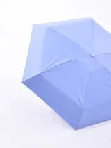 Paraguas compacto verde militar con estuche impermeable a juego.