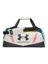 Bolso deportivo Under Armour modelo Undeniable 5 Duffle S, con diseño multicolor que combina blanco, negro, rosa, amarillo y azul. Cuenta con el logo de la marca estampado en el frente, compartimentos con cierre, correas de mano y correa de hombro ajustable.