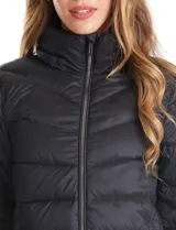 Campera puffer de plumas Michael Kors, color negro, con cierre frontal metálico, bolsillos laterales y cuello alto con capucha oculta.