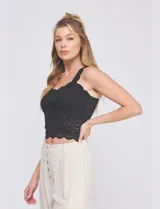 Top negro de encaje marca Allie Rose, con copa armada y breteles anchos.