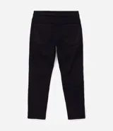Pantalón slim cropped de sarga color negro para hombre, de corte ajustado y diseño liso. Cuenta con cintura con pasadores, cierre frontal con botón y cremallera, y bolsillos funcionales delanteros y traseros.