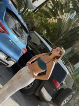 Top de bikini negro con breteles regulables y forro.