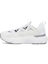 Championes deportivos Under Armour modelo Infinite MVMNT, color blanco con detalles en gris. Presentan un diseño de materiales mixtos en el empeine, tecnología de amortiguación UA HOVR+ para mayor retorno de energía y suela exterior de goma Thinweb para mayor durabilidad.