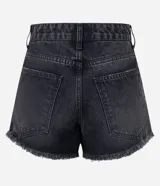 Short de jean femenino de corte slim, con trabillas en la cintura, bolsillos y cierre delantero tradicional. Presenta detalles desgastados y terminación deshilachada.