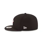 Gorro negro de visera plana con el logo de los Chicago Bulls bordado en el frente.