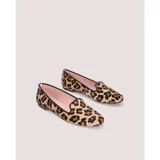 Mocasines Pretty Ballerinas modelo Faye con estampado de leopardo, ribete negro y plantilla rosa.