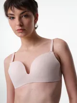 Soutien con copas preformadas sin aro, de diseño minimalista y liso. Cuenta con breteles ajustables y cierre posterior con broches multiposición.