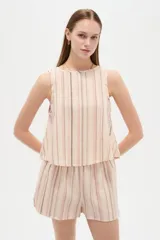 Musculosa de algodón sin mangas, de corte holgado, con diseño a rayas en tonos beige, rosado y gris.