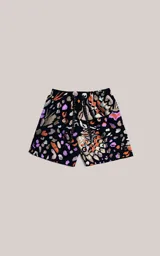 Short de baño de microfibra con estampado abstracto en tonos tierra, naranja, lila y blanco sobre fondo negro. Presenta cintura elástica con cordón ajustable y un bolsillo trasero con ojalillo.