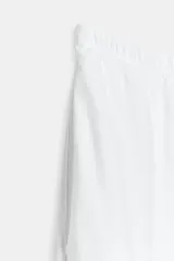Pantalón recto de algodón color negro, con tiro medio y cintura elástica.