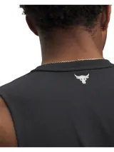 Musculosa deportiva negra con estampado frontal de la marca Project Rock en color blanco.