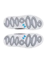 Championes Under Armour modelo Anatomix Suede, de diseño urbano en color gris con detalles en blanco. Presentan una parte superior que combina gamuza y cuero sintético, con entresuela de EVA acolchada y suela de goma gruesa para mayor tracción y durabilidad.