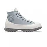 Championes Converse de caña alta con diseño robusto, confeccionados en cuero gris con textura. Presentan una suela de plataforma dentada en color gris moteado y una banda protectora de goma blanca que rodea la base del calzado.