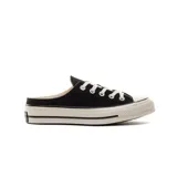 Zapatillas Converse Chuck 70 Mule sin talón, color negro con puntera blanca y cordones blancos.