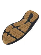 Championes de running Under Armour Charged Verssert 2, color negro con suela de goma en tono marrón. Presentan parte superior de tejido ripstop con revestimientos de gamuza, mediasuela con tecnología Charged Cushioning para mayor amortiguación y suela con tacos para tracción en diversos terrenos.