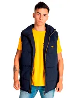 Chaleco acolchado Caterpillar color azul marino, con cierre frontal, cuello alto y logo de la marca en el pecho. Cuenta con múltiples bolsillos y diseño resistente al agua.