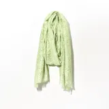 Pashmina color verde con estampado de hojas blancas.