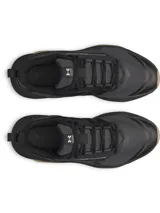 Sneakers de entrenamiento Under Armour Charged Commit TR 5, color negro con detalles en beige/marrón claro en la suela. Presentan una parte superior de malla y cuero sintético para estabilidad, con ranuras flexibles en la suela y amortiguación Charged Cushioning®.