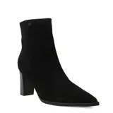 Botas de caña baja Bottero, confeccionadas en cuero negro con acabado gamuzado. Presentan un diseño de punta fina y taco cuadrado de altura media, con una silueta estilizada y minimalista.
