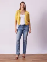 Bolero tejido color fucsia, marca Ninety, de manga corta con apliques de botones.