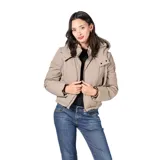 Campera multifunción modular de nylon matelaseado color taupe. Diseño versátil con sistema de cierres que permite transformarla en cuatro versiones: campera larga, campera corta, chaleco largo y chaleco corto. Cuenta con capucha desmontable, cierre frontal completo y bolsillos laterales.