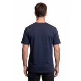 Remera de algodón color azul marino, con cuello redondo y manga corta. Presenta un estampado gráfico frontal con la palabra 'UTILITY' y el logo de la marca sobre un diseño de bloques diagonales.