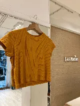 Remera color beige de morley de algodón, básica de manga corta.