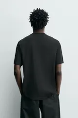 Camiseta regular fit de manga corta y cuello redondo, perteneciente a la colección especial Origins.