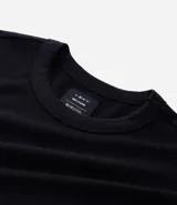 Remera masculina de algodón y poliéster, color verde claro, con cuello redondo, manga corta y corte relajado. Presenta una textura de mini waffle.