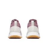 Championes urbanos Merrell modelo Alpine 83, con diseño retro en tonos lila, rosa y beige. Confeccionados en una combinación de gamuza y textil, cuentan con entresuela de espuma EVA para mayor comodidad y suela de goma.