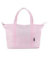 Bolso tipo tote bag JanSport Daily Tote en color negro, con asas dobles de hombro, cierre superior y un bolsillo frontal abullonado con el parche clásico de la marca.