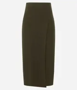 Pollera midi de punto color verde oliva, con diseño cruzado en el frente y corte ajustado.