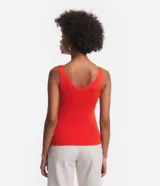 Musculosa negra de tejido de punto acanalado, con escote en V profundo y tirantes anchos.