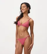 Bombacha de bikini colaless de microfibra, con diseño tipo string de laterales finos y estampado de cuadros vichy.