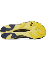 Championes de running Under Armour modelo Halo Racer, con diseño técnico en colores blanco, azul marino y amarillo. Presentan una entresuela con tecnología HOVR+ de gran amortiguación y geometría de balancín, parte superior de malla transpirable y suela de goma duradera para mayor tracción.