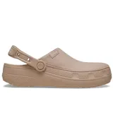 Zuecos Crocs modelo Classic Crafted Clog, de color beige, con parte superior de lona textil y suela de goma Croslite. Incluye correa de talón pivotante y detalles de la marca en el lateral.