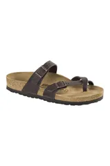 Sandalias Birkenstock modelo Mayari, color marrón, con dos correas ajustables con hebilla metálica y plantilla anatómica de corcho y látex.
