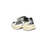 Championes Golden Goose Lightstar de diseño chunky, en combinación de color blanco y negro, con detalles de malla y suela robusta con efecto envejecido.