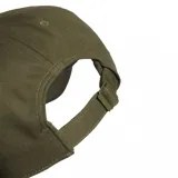Gorra Adidas Everyday Icons Tonal Metal Trefoil de color verde militar, con visera curva y logo metálico del trifolio en el frente.