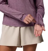 Remera de manga larga Columbia, modelo Uncharted Knit Ls, color violeta melange, diseñada con tecnología de absorción de humedad y protección solar. Cuenta con cuello redondo y aberturas para los pulgares en los puños.