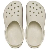 Zuecos Crocs modelo Crocband Clog Gum, color negro con banda lateral en tono caramelo y línea blanca. Diseño con orificios de ventilación, tira trasera pivotante y suela cómoda de espuma Croslite.
