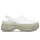 Zuecos Crocs modelo Classic Stacked de diseño slip-on, con capellada de color rosado claro y plataforma alta con suela dentada en tonos rosado medio y fucsia. Cuenta con perforaciones en el empeine para pines Jibbitz y tira trasera ajustable.