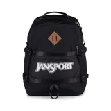 Mochila Jansport negra con logo blanco estampado en el frente y parche de cuero sintético marrón en la parte superior. Cuenta con múltiples correas ajustables y cierre con cremallera.