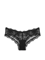 Bombacha tipo cheeky de encaje negro con diseño floreado, tiro bajo y corte de pierna alta.